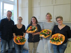 Blumen für die Vorstandsdamen: (v.r.) Nicole Rademacher, Claudia Dreyer, Tanja Everding und Nadja Kübbeler.